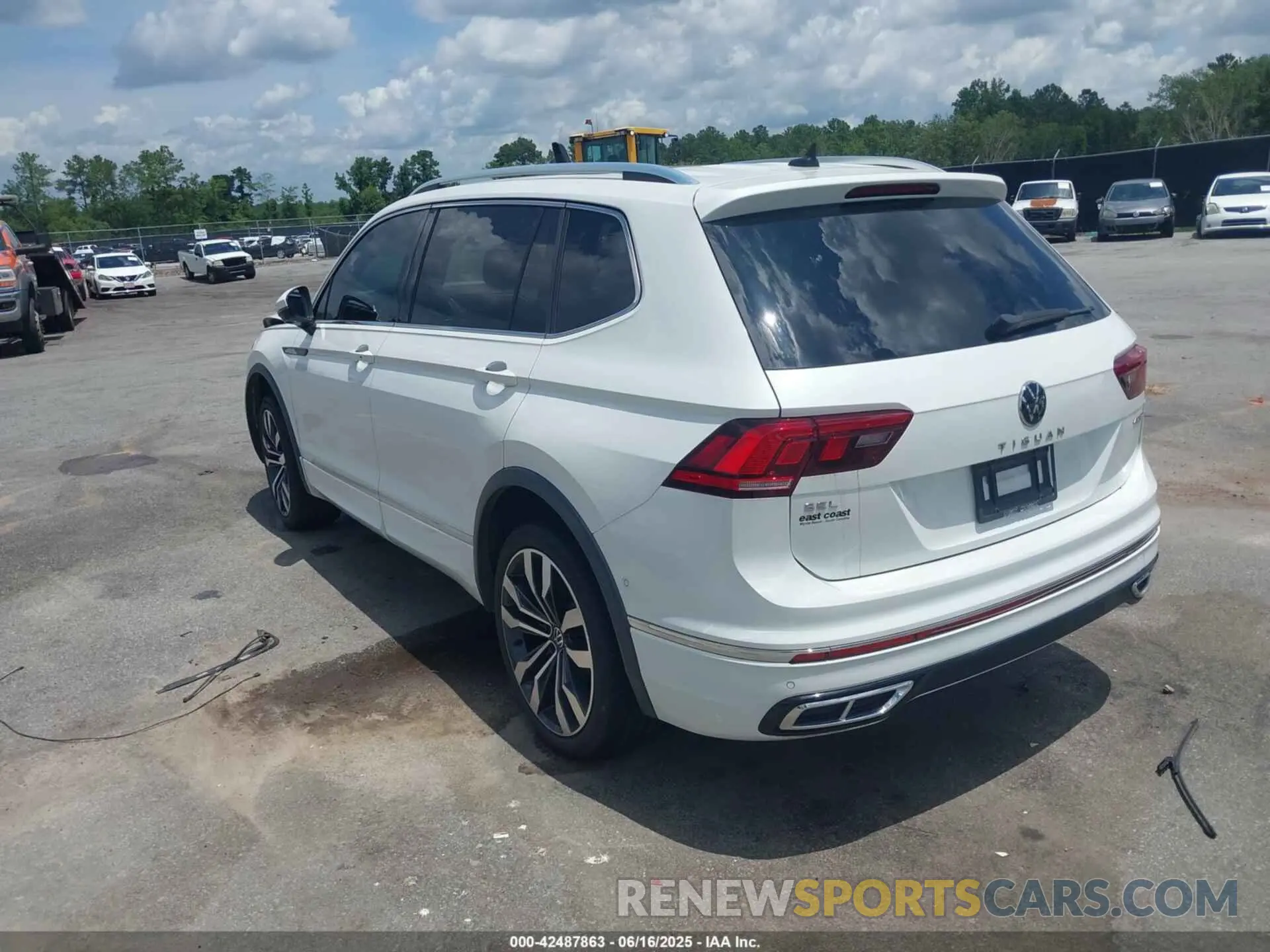 3 Photograph of a damaged car 3VV4B7AX1NM018304 VOLKSWAGEN TIGUAN 2022