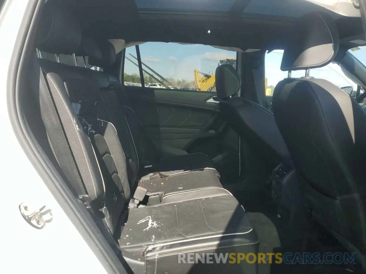 11 Photograph of a damaged car 3VV4B7AX2NM113423 VOLKSWAGEN TIGUAN 2022