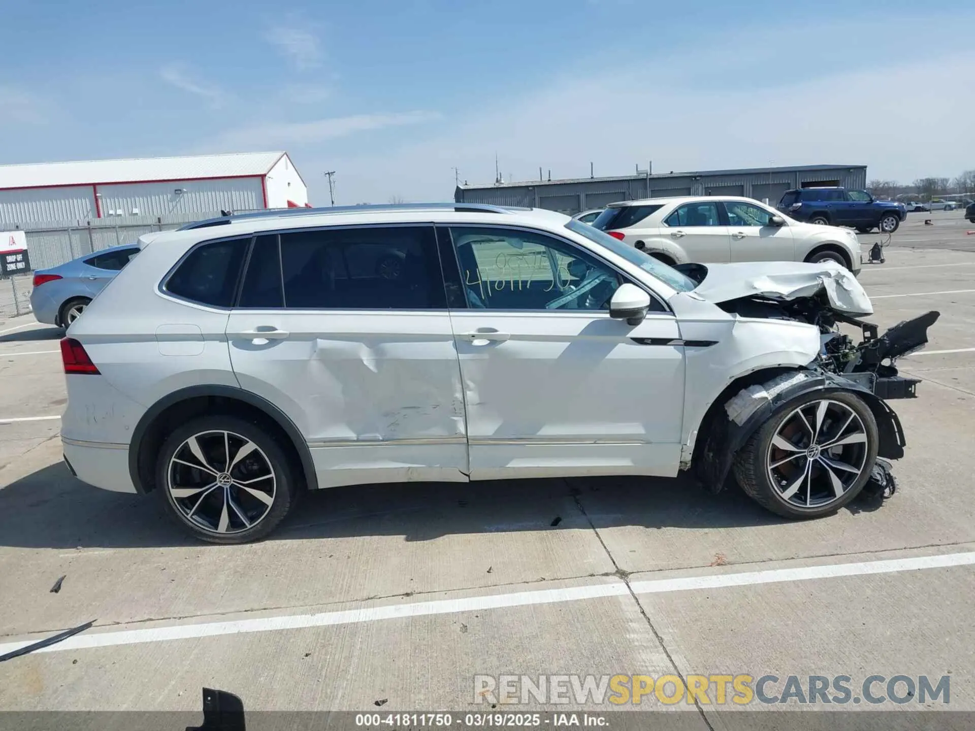 14 Photograph of a damaged car 3VV4B7AX5NM109074 VOLKSWAGEN TIGUAN 2022
