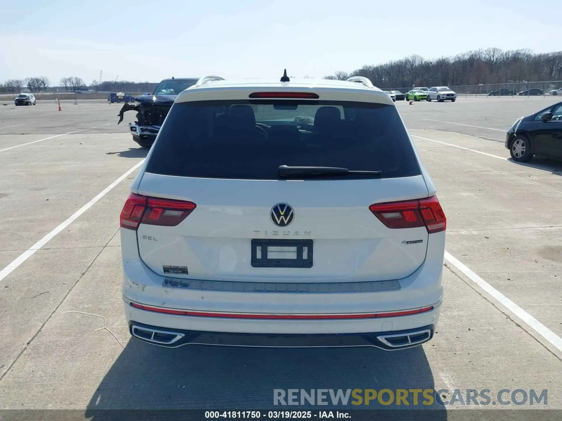 17 Photograph of a damaged car 3VV4B7AX5NM109074 VOLKSWAGEN TIGUAN 2022