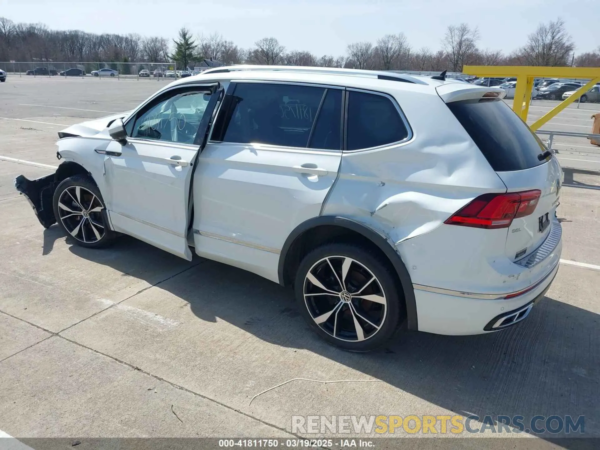 3 Photograph of a damaged car 3VV4B7AX5NM109074 VOLKSWAGEN TIGUAN 2022