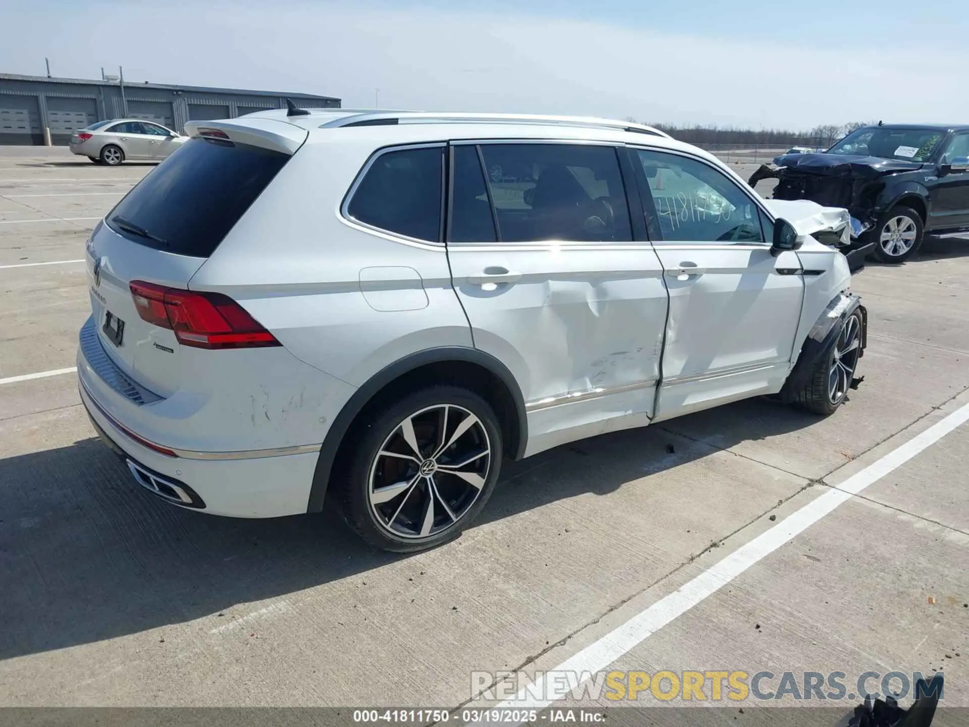4 Photograph of a damaged car 3VV4B7AX5NM109074 VOLKSWAGEN TIGUAN 2022