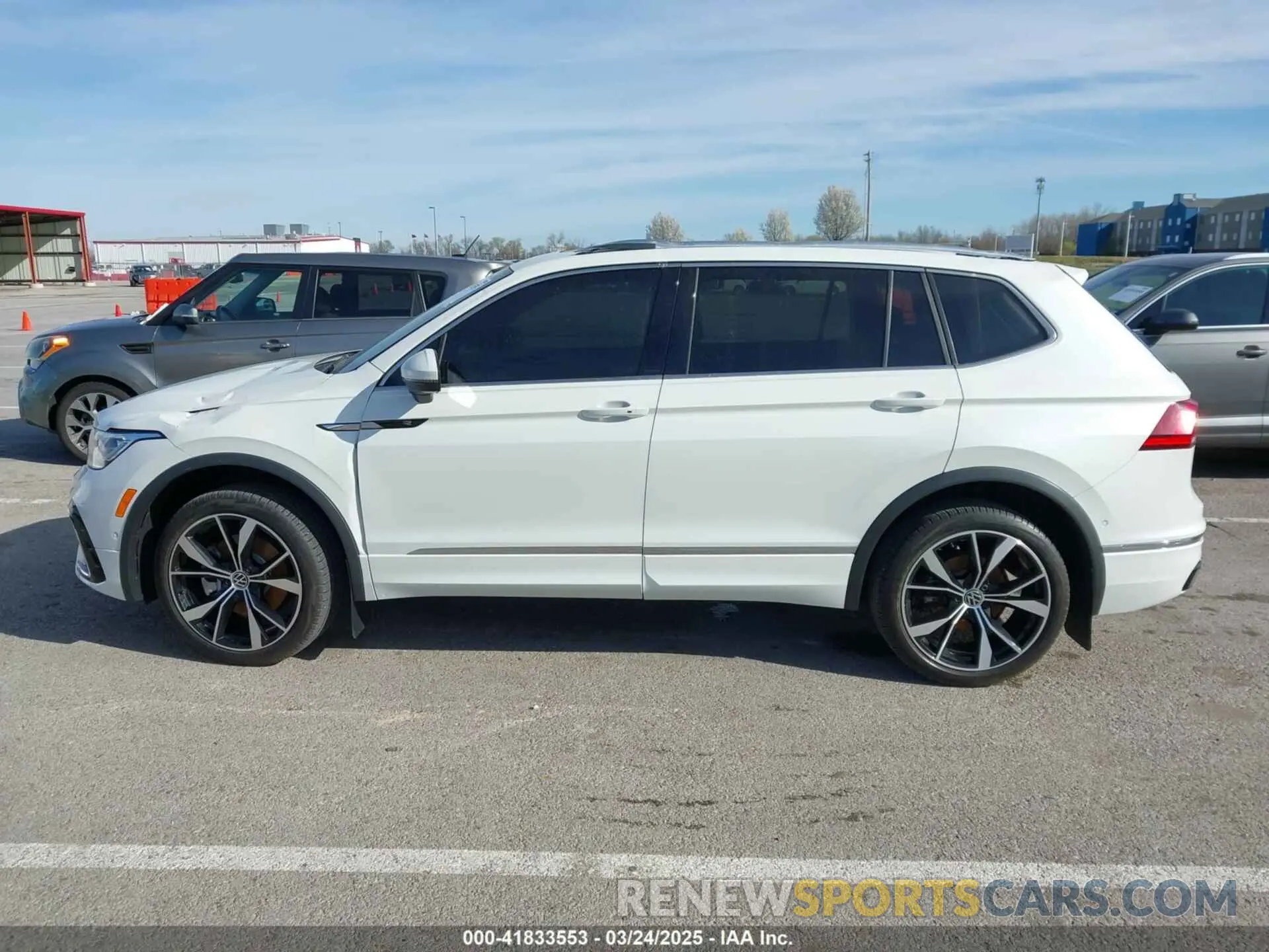 14 Photograph of a damaged car 3VV4B7AX5NM167234 VOLKSWAGEN TIGUAN 2022