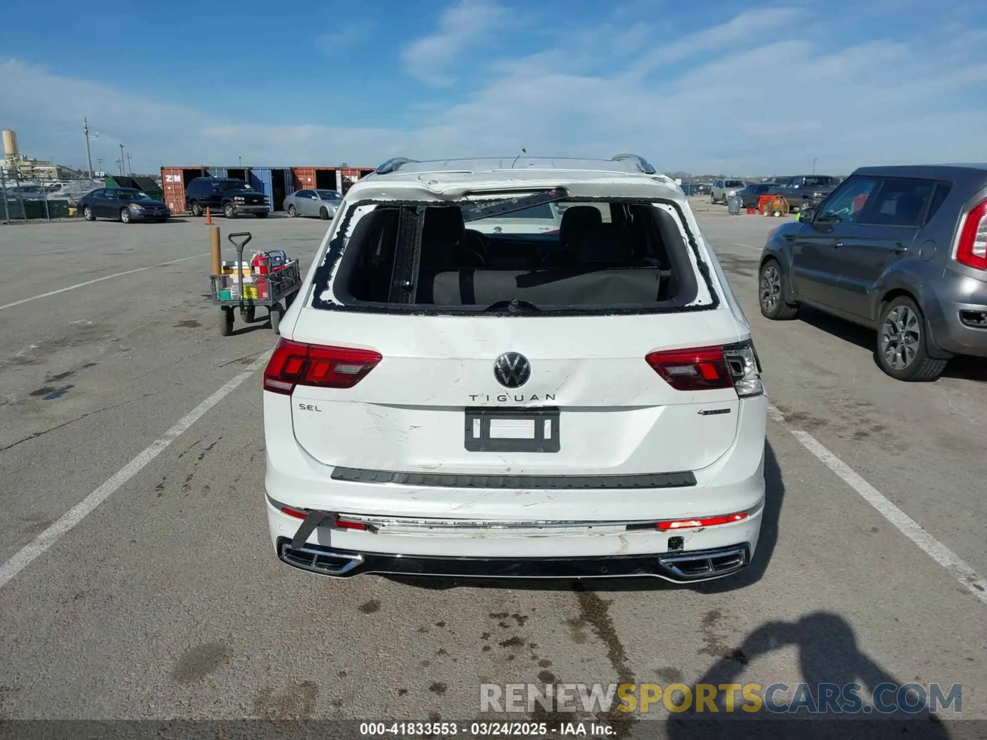 16 Photograph of a damaged car 3VV4B7AX5NM167234 VOLKSWAGEN TIGUAN 2022