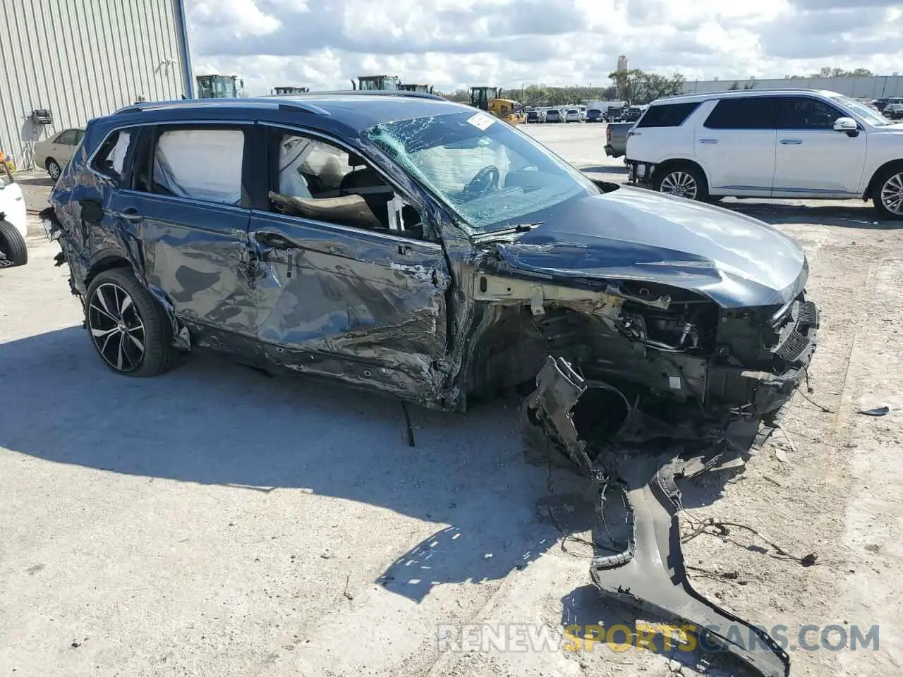 4 Photograph of a damaged car 3VV4B7AX8NM067645 VOLKSWAGEN TIGUAN 2022