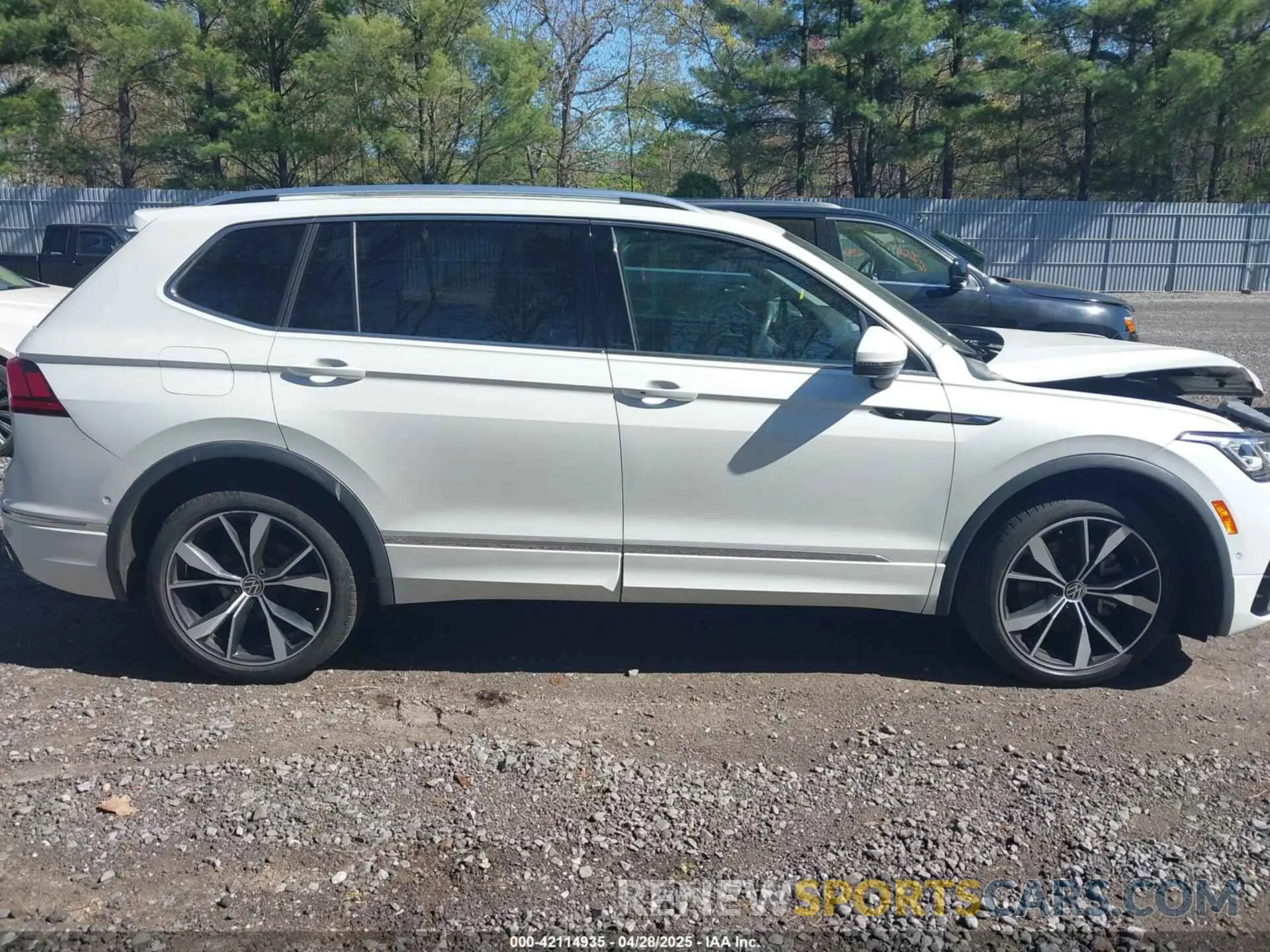 13 Photograph of a damaged car 3VV4B7AX9NM176468 VOLKSWAGEN TIGUAN 2022