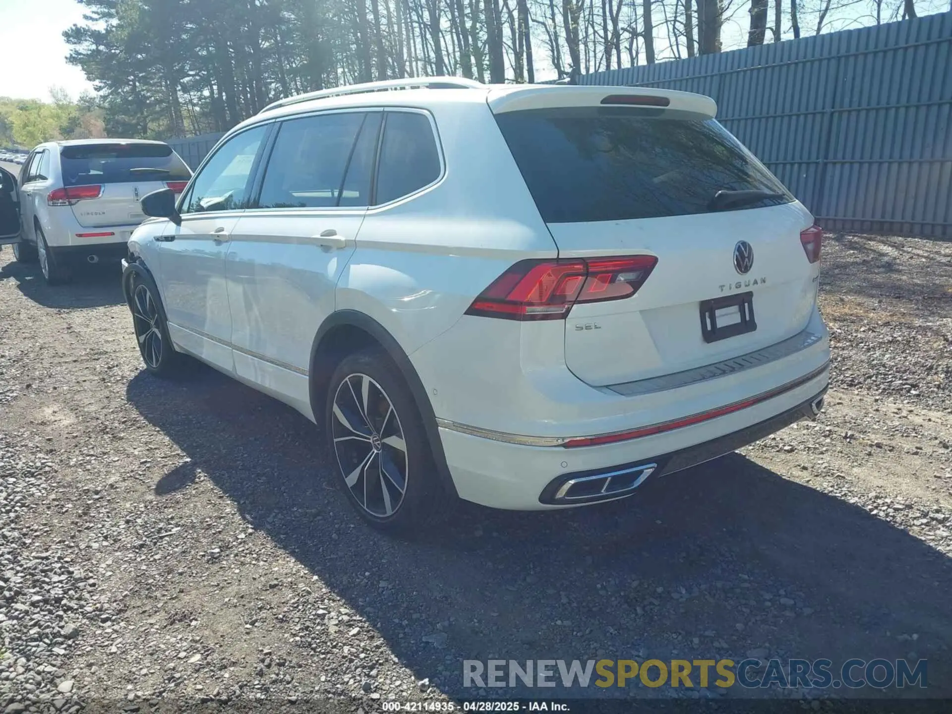 3 Photograph of a damaged car 3VV4B7AX9NM176468 VOLKSWAGEN TIGUAN 2022