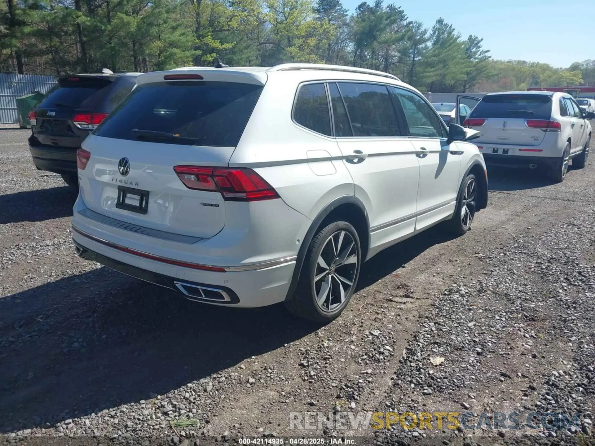 4 Photograph of a damaged car 3VV4B7AX9NM176468 VOLKSWAGEN TIGUAN 2022
