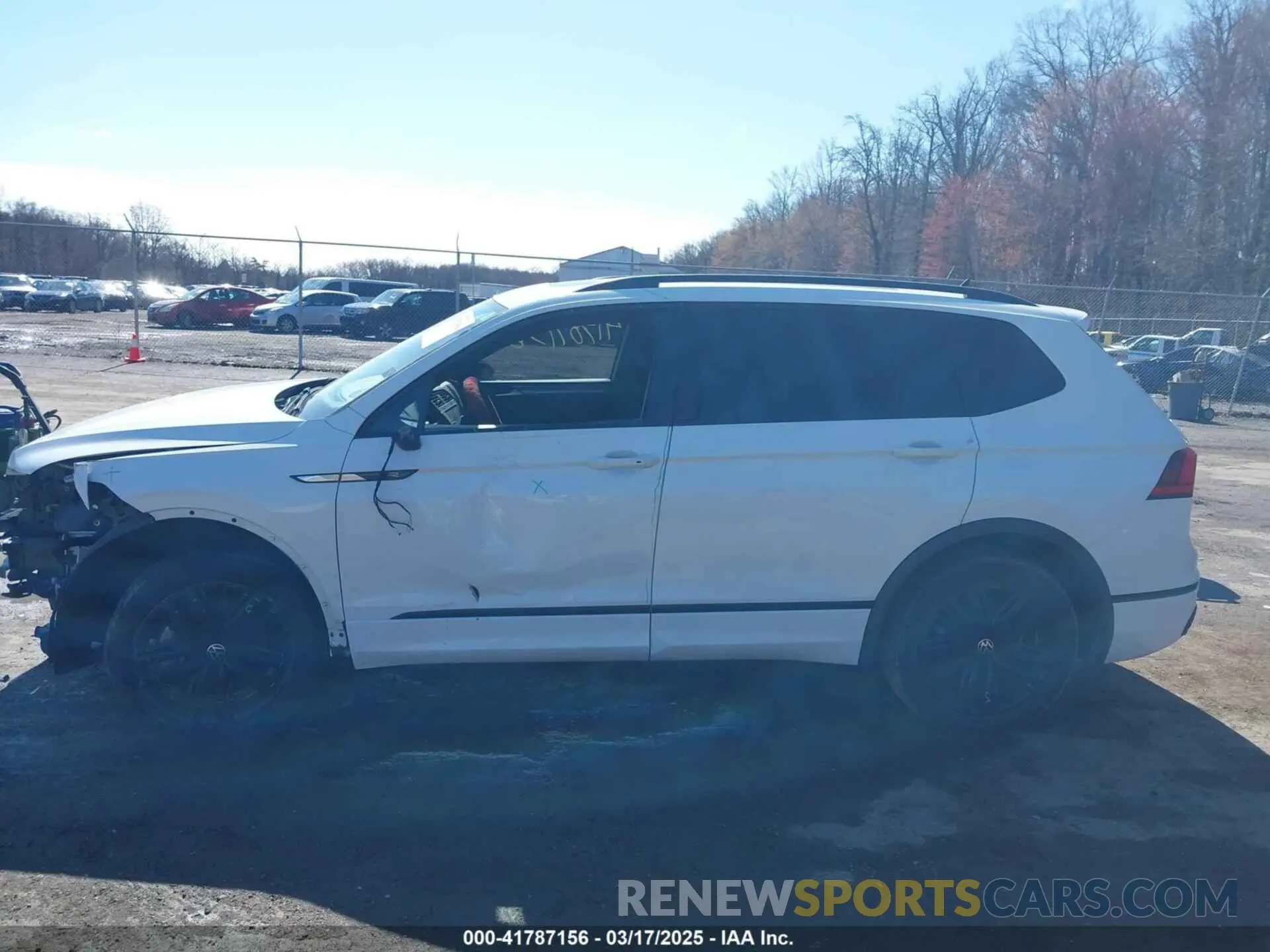 14 Photograph of a damaged car 3VV8B7AX1NM042720 VOLKSWAGEN TIGUAN 2022