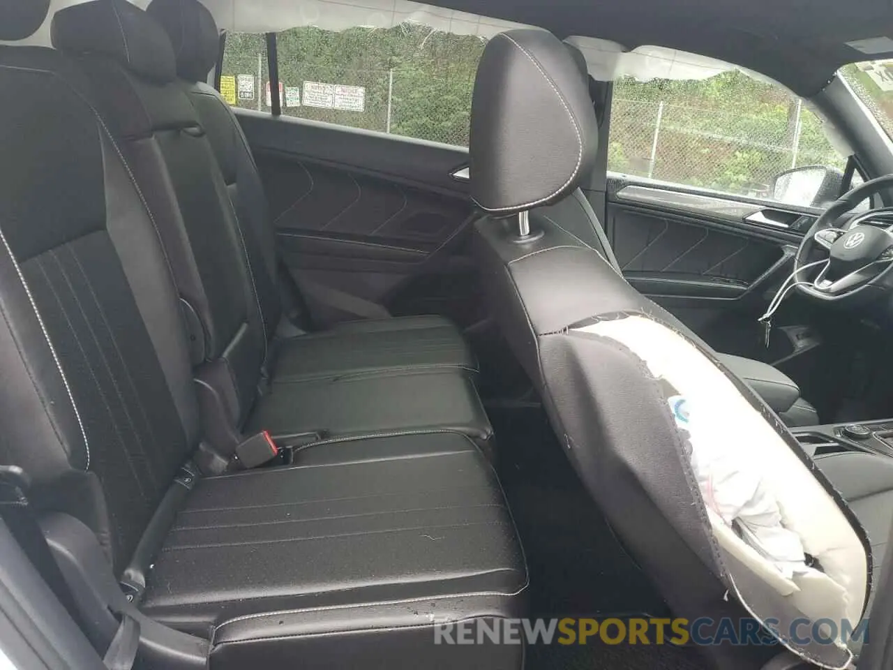 11 Photograph of a damaged car 3VV8B7AX1NM174571 VOLKSWAGEN TIGUAN 2022