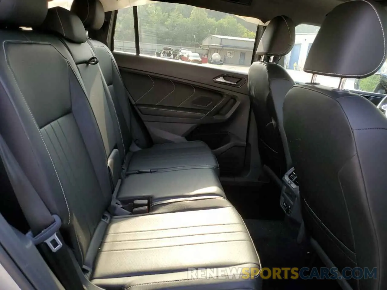 11 Photograph of a damaged car 3VV8B7AX2NM061826 VOLKSWAGEN TIGUAN 2022