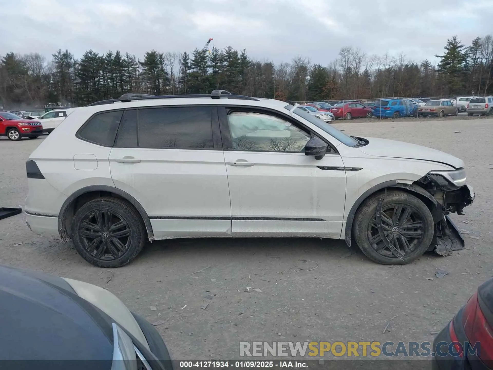 13 Photograph of a damaged car 3VV8B7AX2NM089612 VOLKSWAGEN TIGUAN 2022