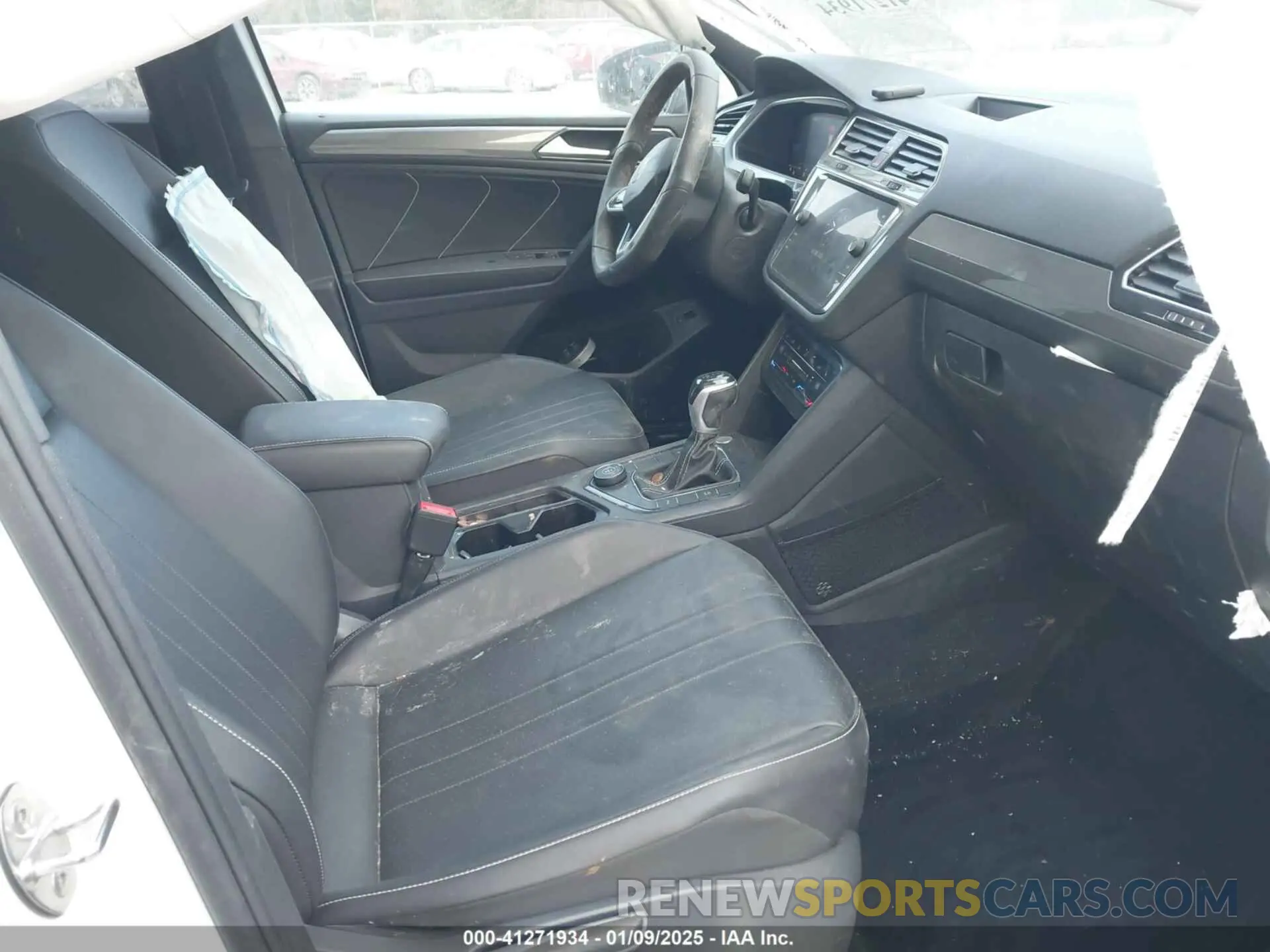 5 Photograph of a damaged car 3VV8B7AX2NM089612 VOLKSWAGEN TIGUAN 2022