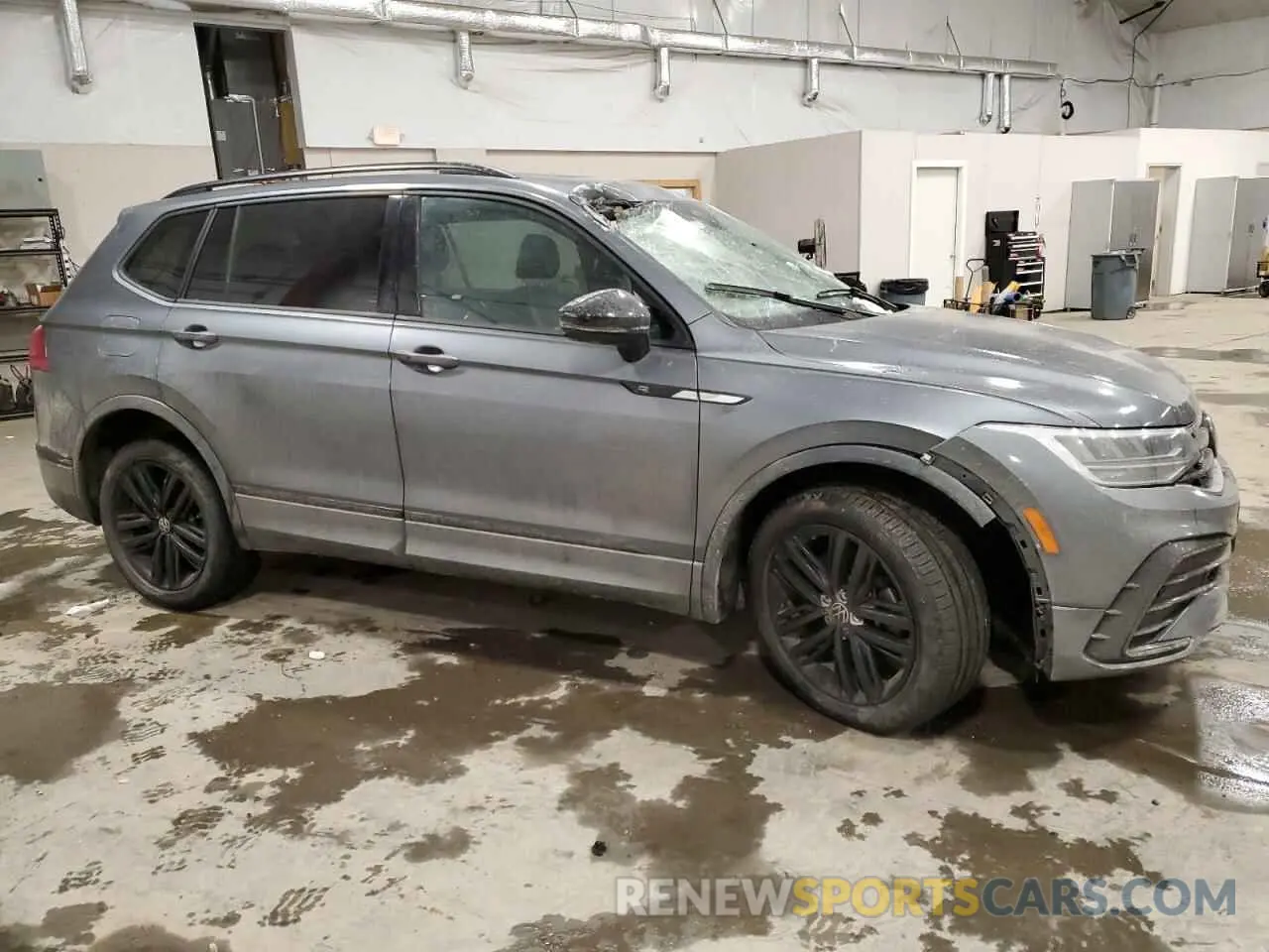 4 Photograph of a damaged car 3VV8B7AX3NM095130 VOLKSWAGEN TIGUAN 2022