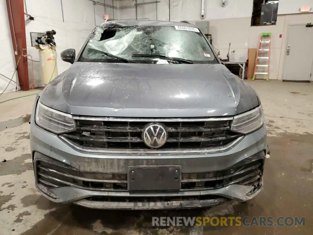 5 Photograph of a damaged car 3VV8B7AX3NM095130 VOLKSWAGEN TIGUAN 2022