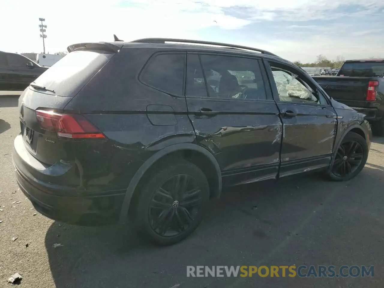 3 Photograph of a damaged car 3VV8B7AX4NM018976 VOLKSWAGEN TIGUAN 2022
