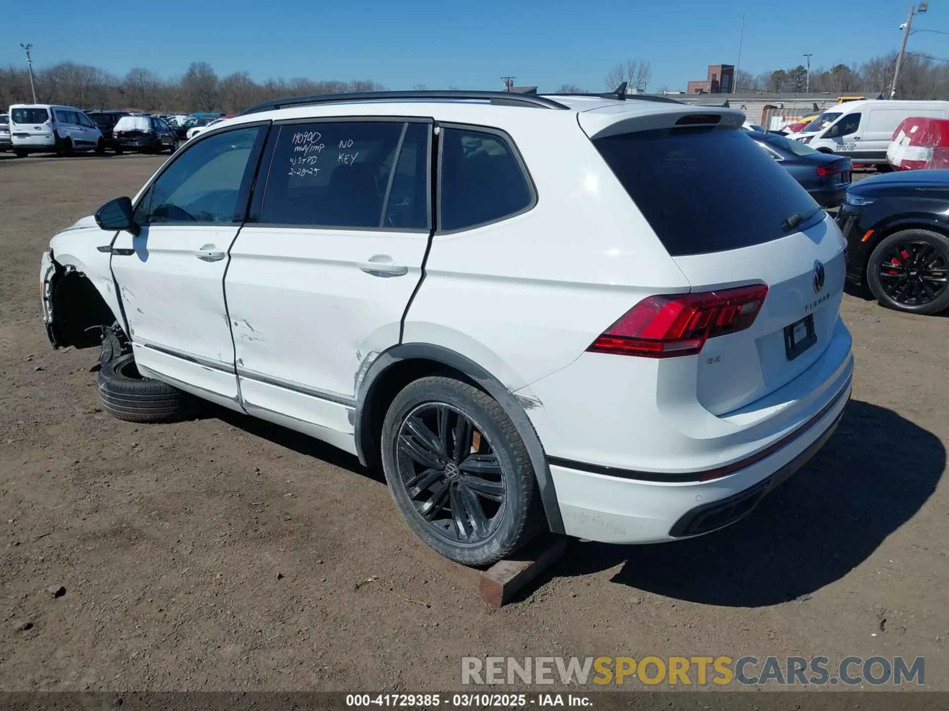 3 Photograph of a damaged car 3VV8B7AX4NM027208 VOLKSWAGEN TIGUAN 2022