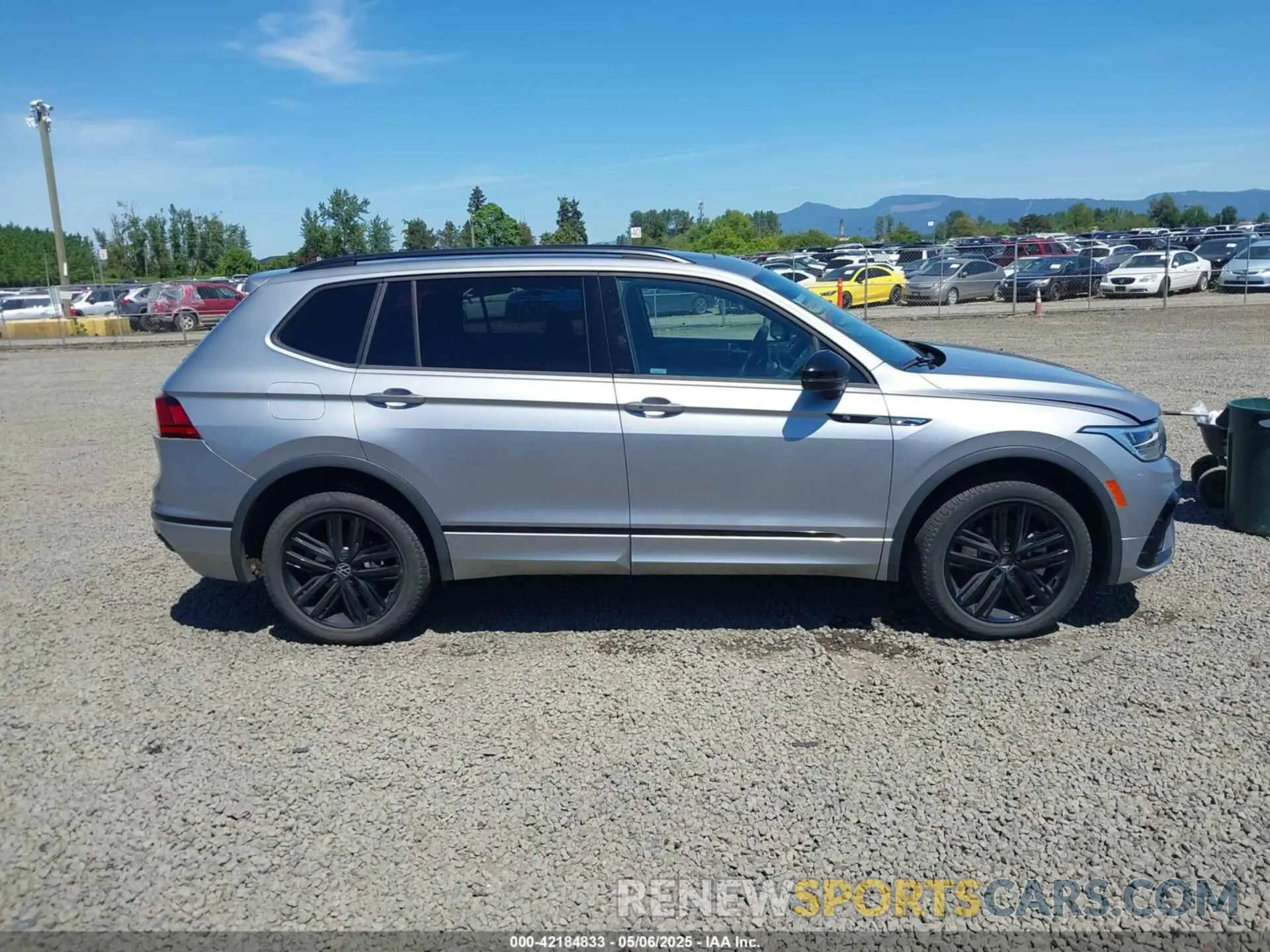 14 Photograph of a damaged car 3VV8B7AX6NM153845 VOLKSWAGEN TIGUAN 2022