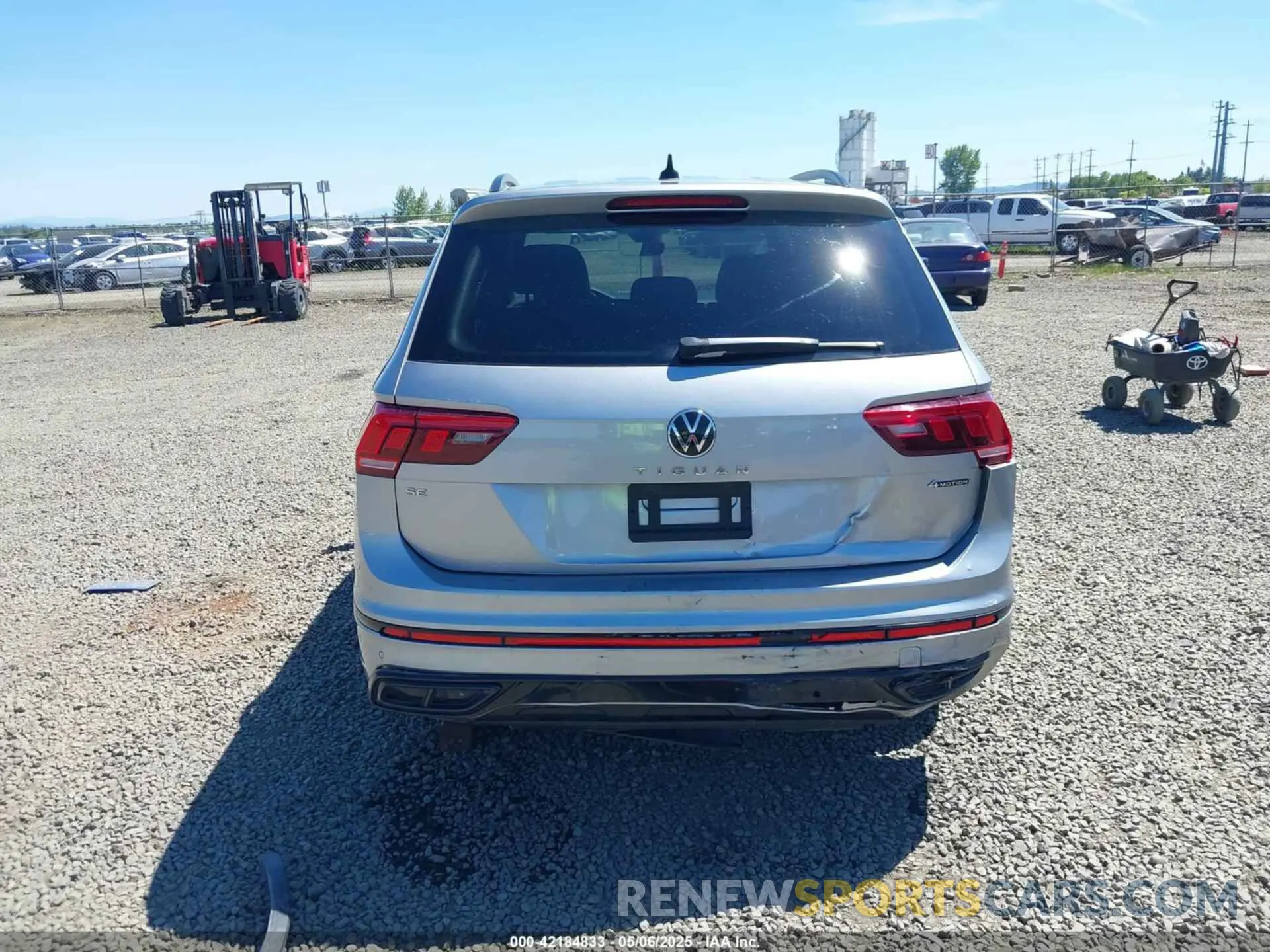 17 Photograph of a damaged car 3VV8B7AX6NM153845 VOLKSWAGEN TIGUAN 2022
