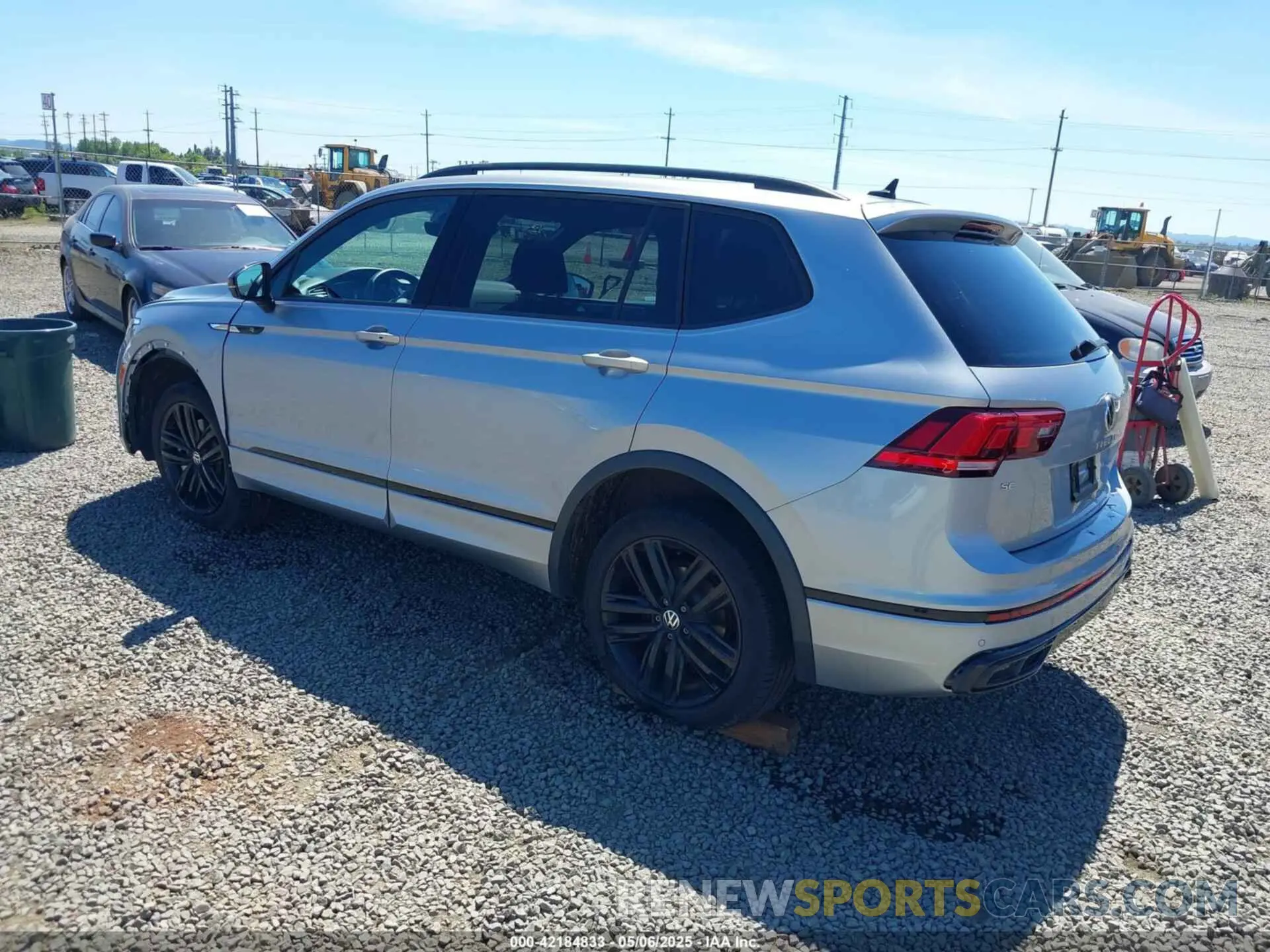 3 Photograph of a damaged car 3VV8B7AX6NM153845 VOLKSWAGEN TIGUAN 2022