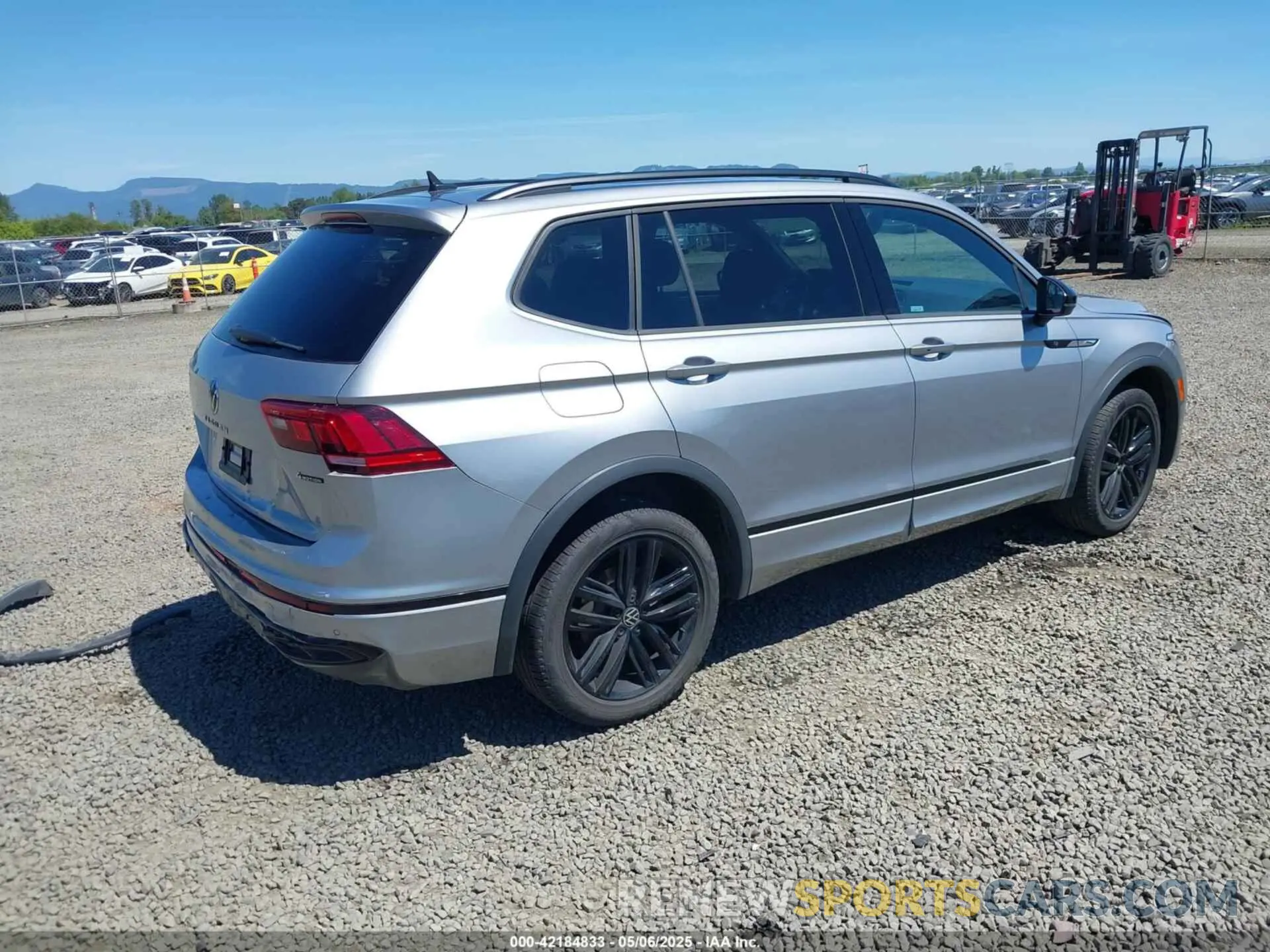 4 Photograph of a damaged car 3VV8B7AX6NM153845 VOLKSWAGEN TIGUAN 2022