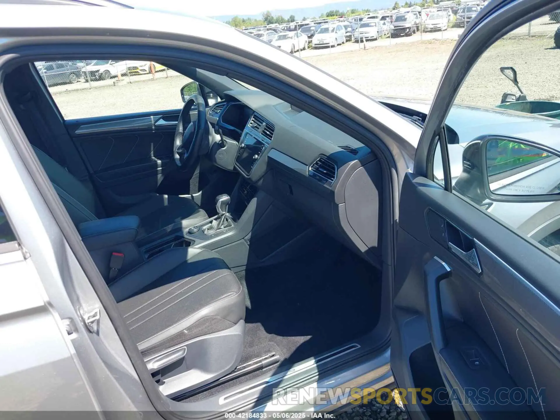 5 Photograph of a damaged car 3VV8B7AX6NM153845 VOLKSWAGEN TIGUAN 2022