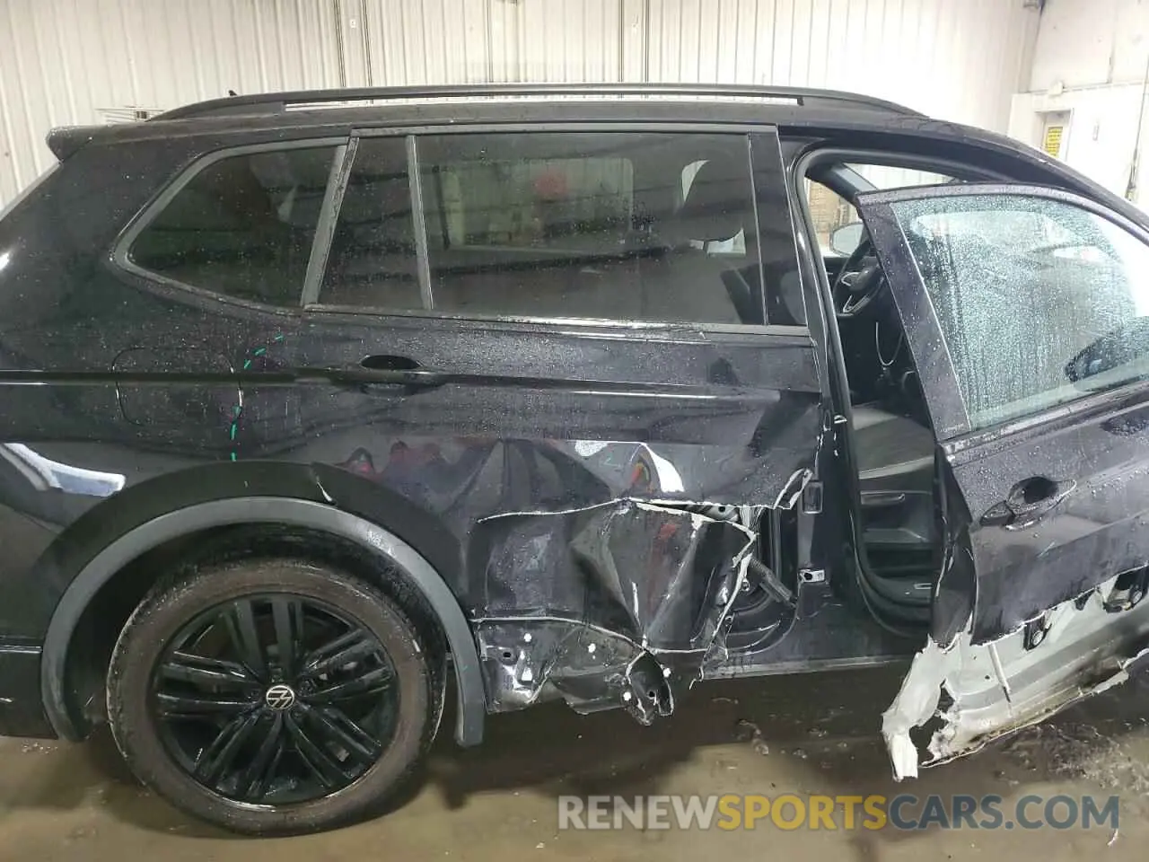 11 Photograph of a damaged car 3VV8B7AX6NM168877 VOLKSWAGEN TIGUAN 2022