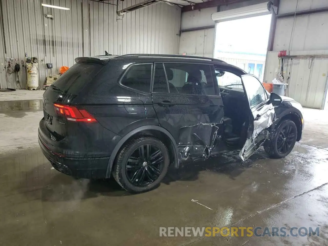 3 Photograph of a damaged car 3VV8B7AX6NM168877 VOLKSWAGEN TIGUAN 2022