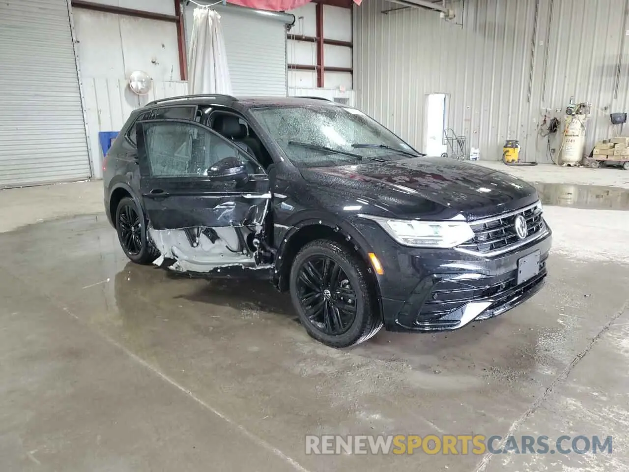 4 Photograph of a damaged car 3VV8B7AX6NM168877 VOLKSWAGEN TIGUAN 2022