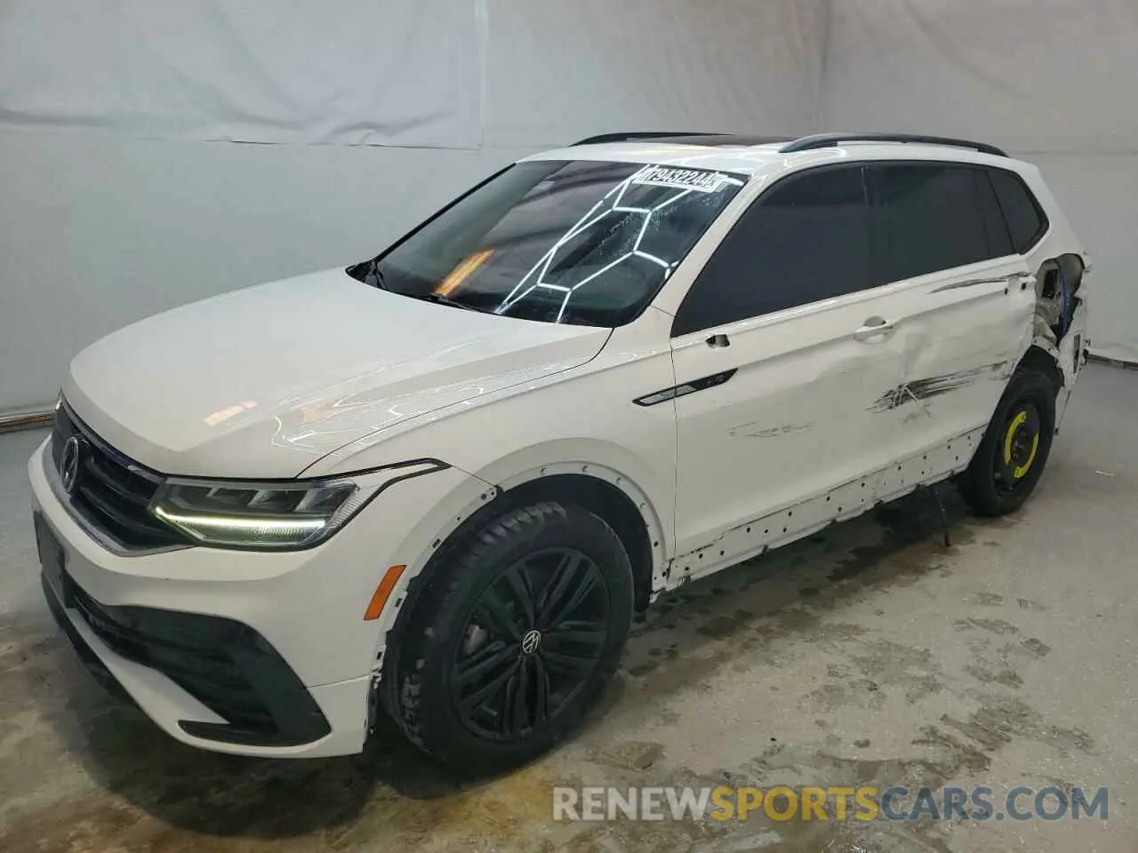 1 Photograph of a damaged car 3VV8B7AX7NM005462 VOLKSWAGEN TIGUAN 2022