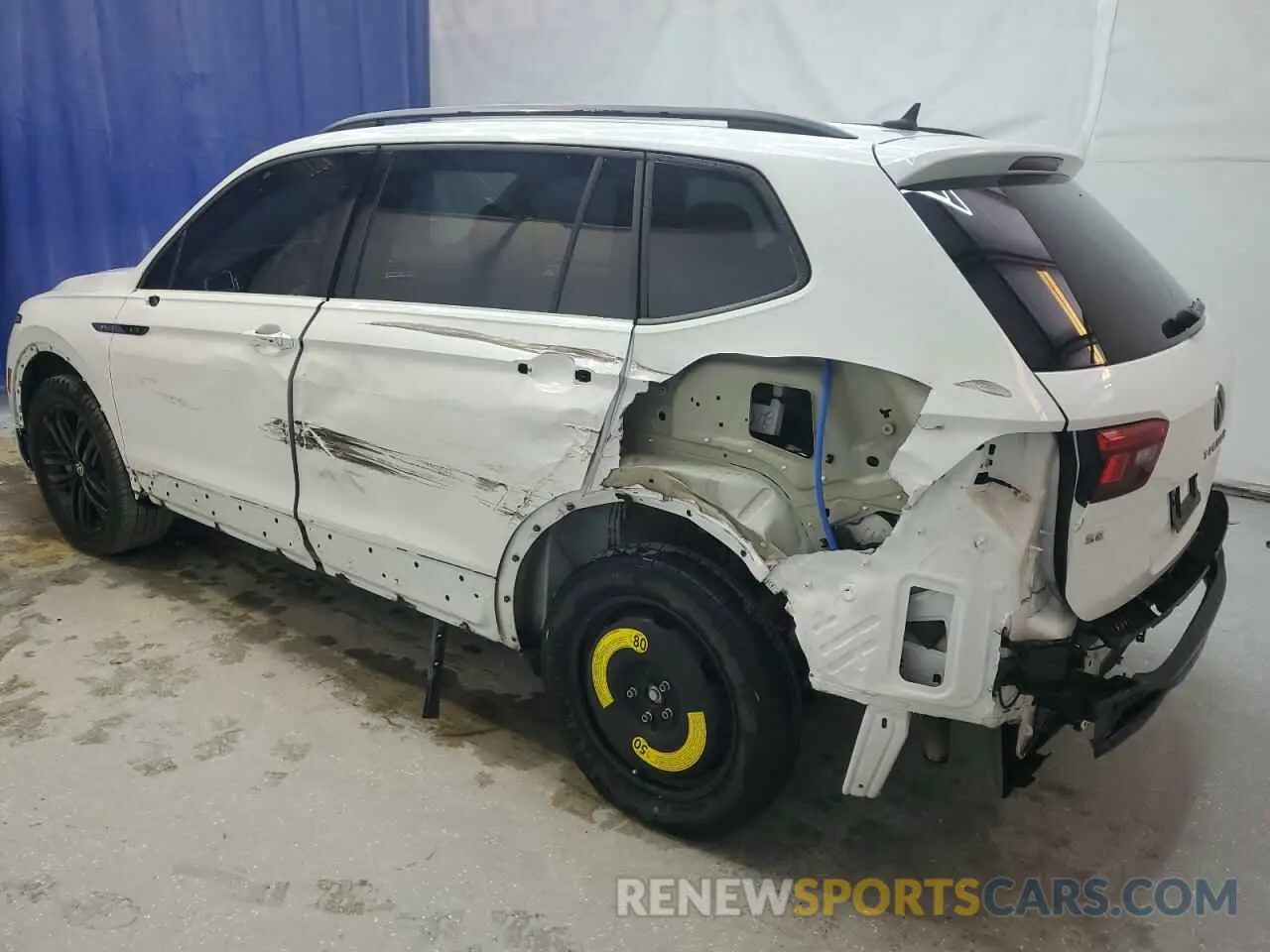 2 Photograph of a damaged car 3VV8B7AX7NM005462 VOLKSWAGEN TIGUAN 2022