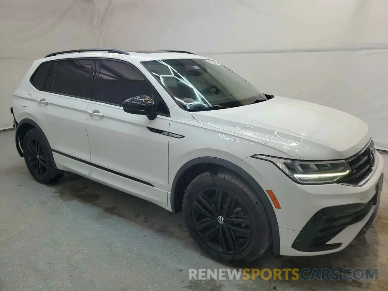 4 Photograph of a damaged car 3VV8B7AX7NM005462 VOLKSWAGEN TIGUAN 2022