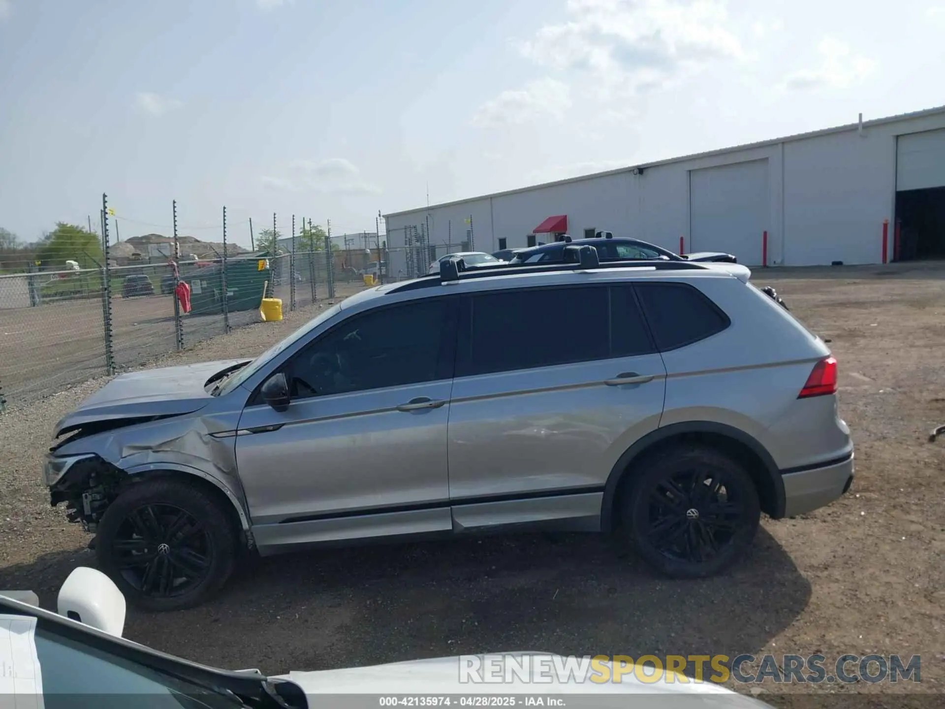12 Photograph of a damaged car 3VV8B7AX7NM030703 VOLKSWAGEN TIGUAN 2022