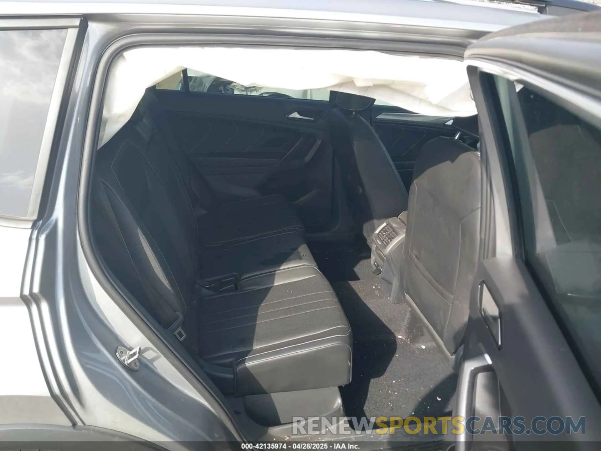 7 Photograph of a damaged car 3VV8B7AX7NM030703 VOLKSWAGEN TIGUAN 2022