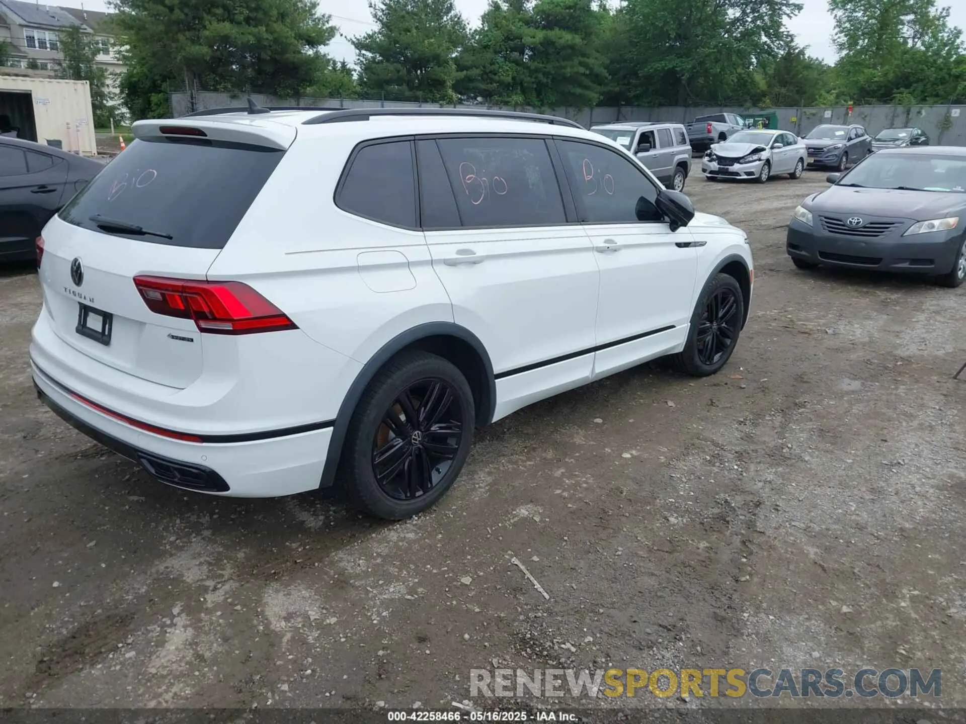 4 Photograph of a damaged car 3VV8B7AX8NM006023 VOLKSWAGEN TIGUAN 2022