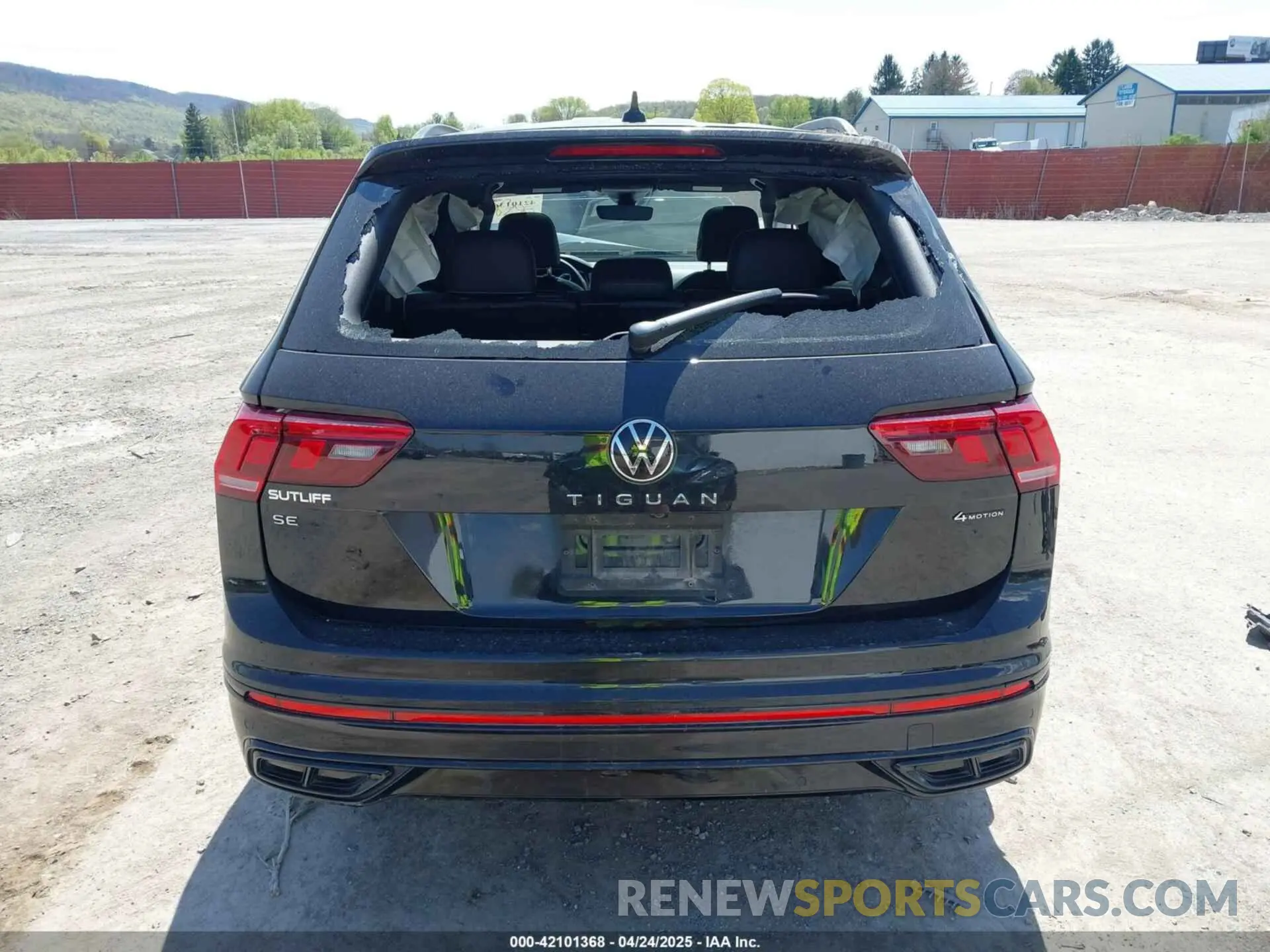 17 Photograph of a damaged car 3VV8B7AX8NM083992 VOLKSWAGEN TIGUAN 2022