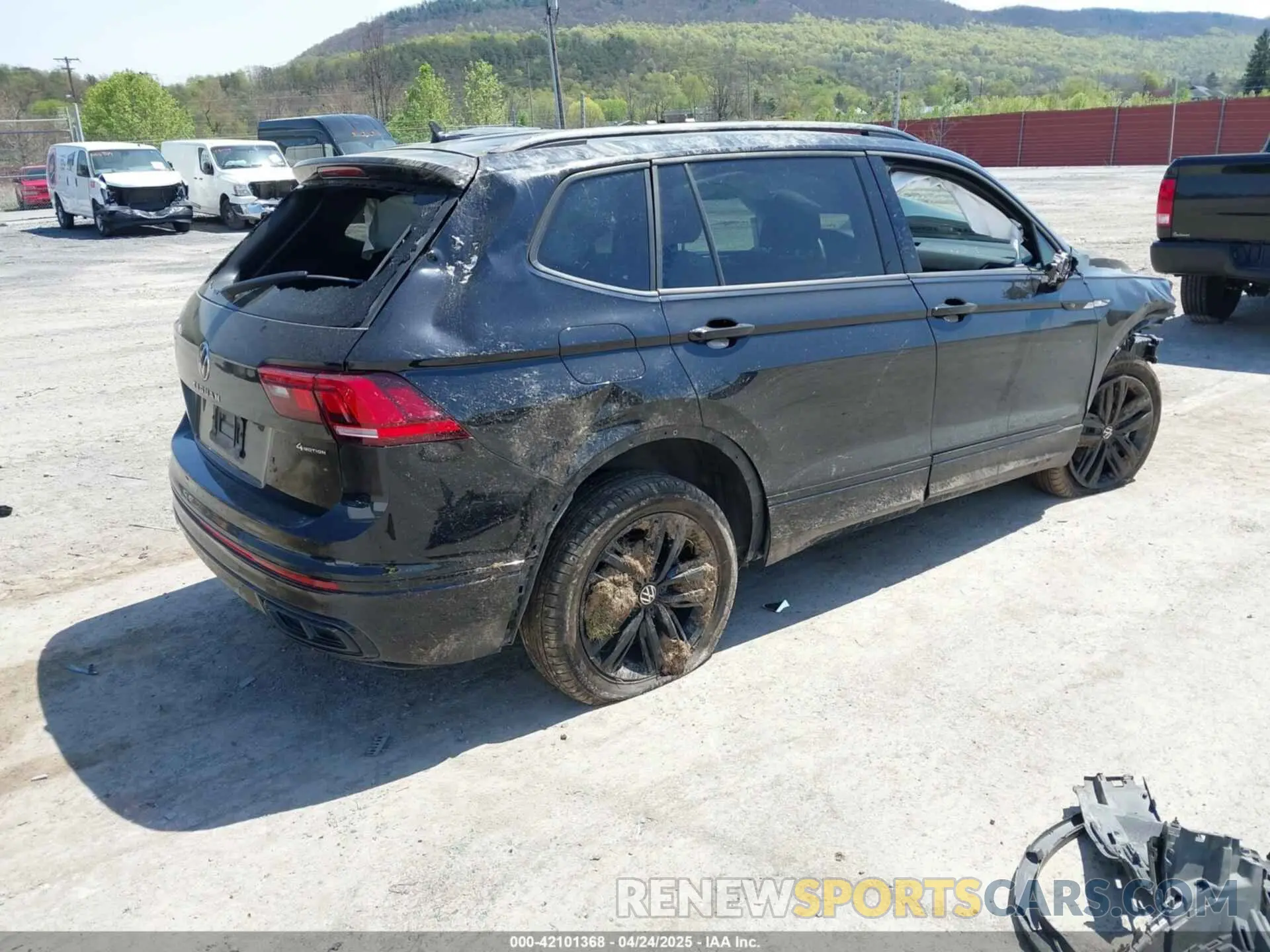 4 Photograph of a damaged car 3VV8B7AX8NM083992 VOLKSWAGEN TIGUAN 2022