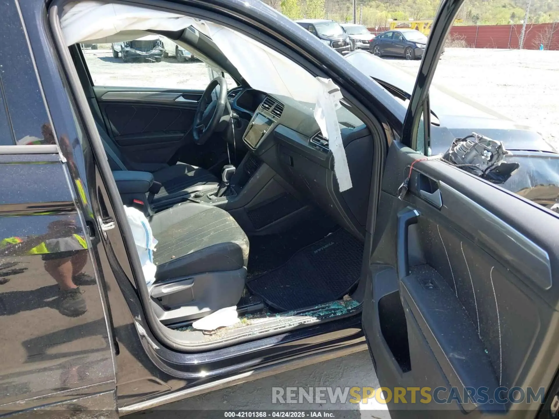 5 Photograph of a damaged car 3VV8B7AX8NM083992 VOLKSWAGEN TIGUAN 2022