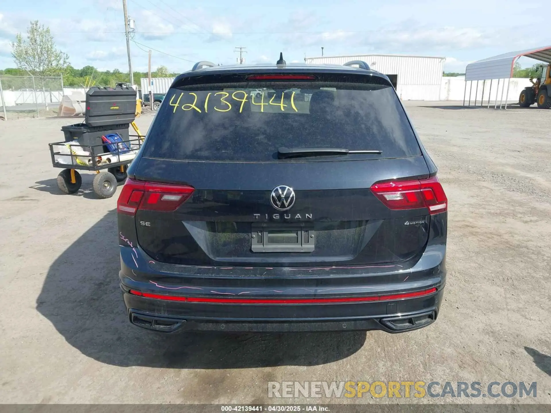 17 Photograph of a damaged car 3VV8B7AX8NM111161 VOLKSWAGEN TIGUAN 2022