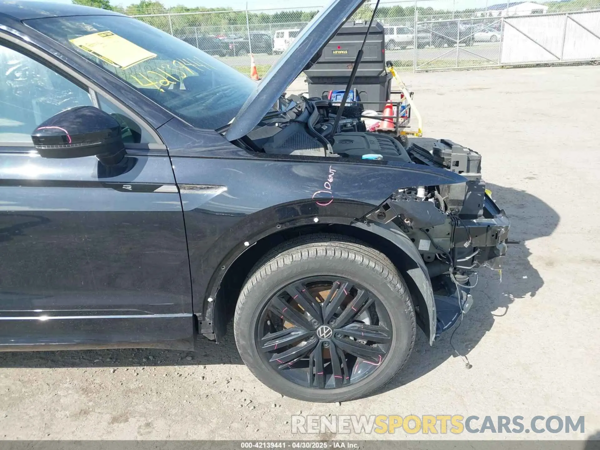 18 Photograph of a damaged car 3VV8B7AX8NM111161 VOLKSWAGEN TIGUAN 2022