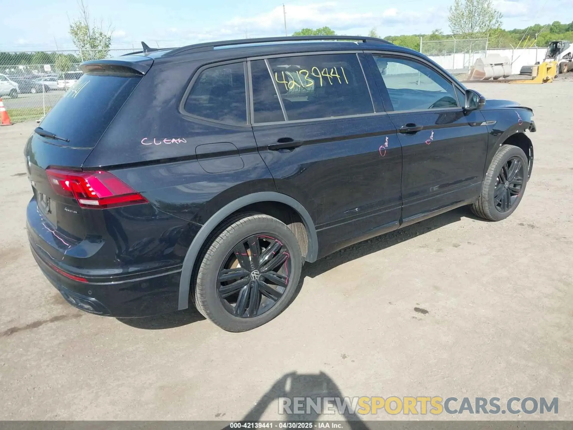 4 Photograph of a damaged car 3VV8B7AX8NM111161 VOLKSWAGEN TIGUAN 2022