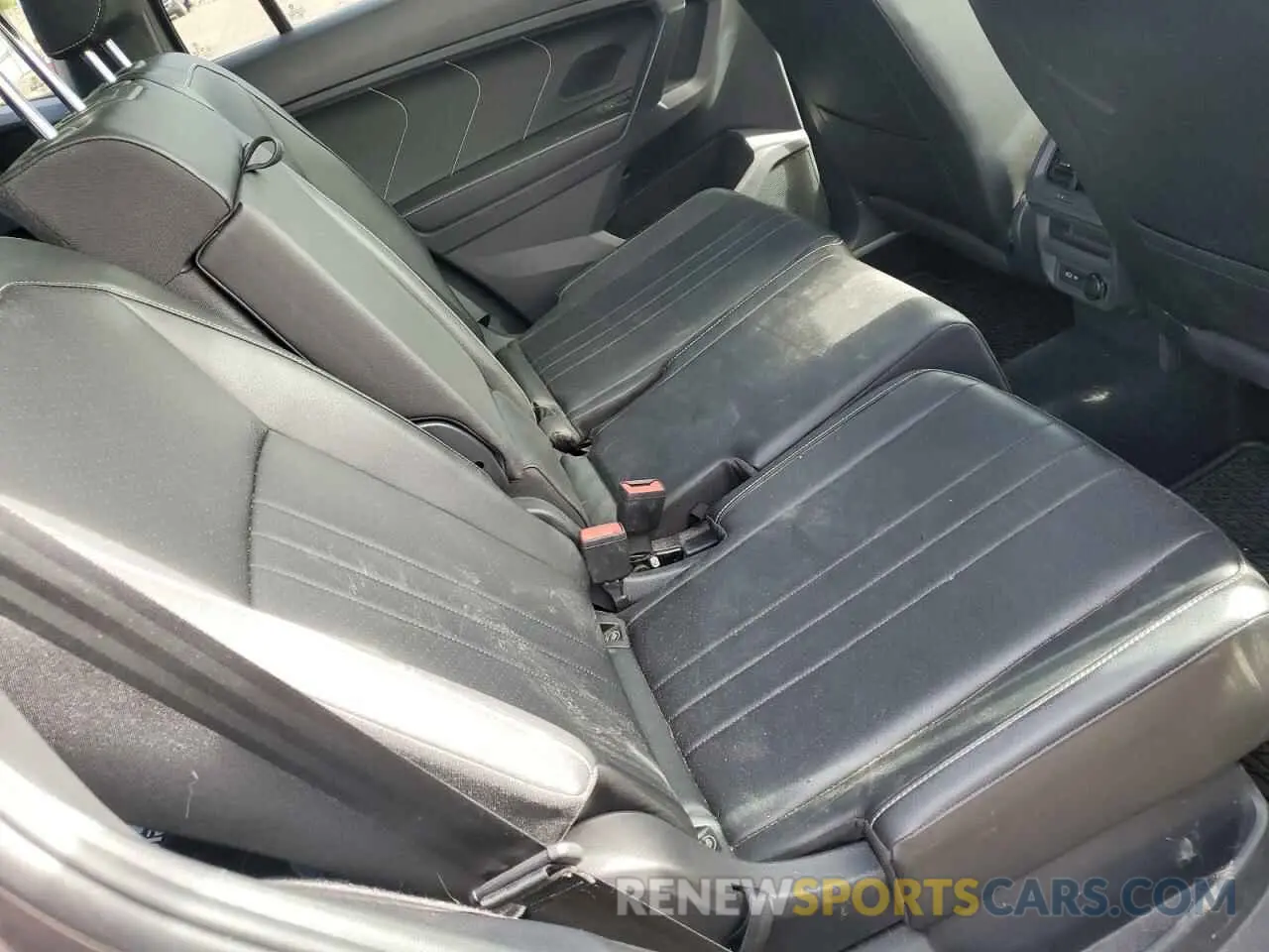 11 Photograph of a damaged car 3VV8B7AX9NM041704 VOLKSWAGEN TIGUAN 2022