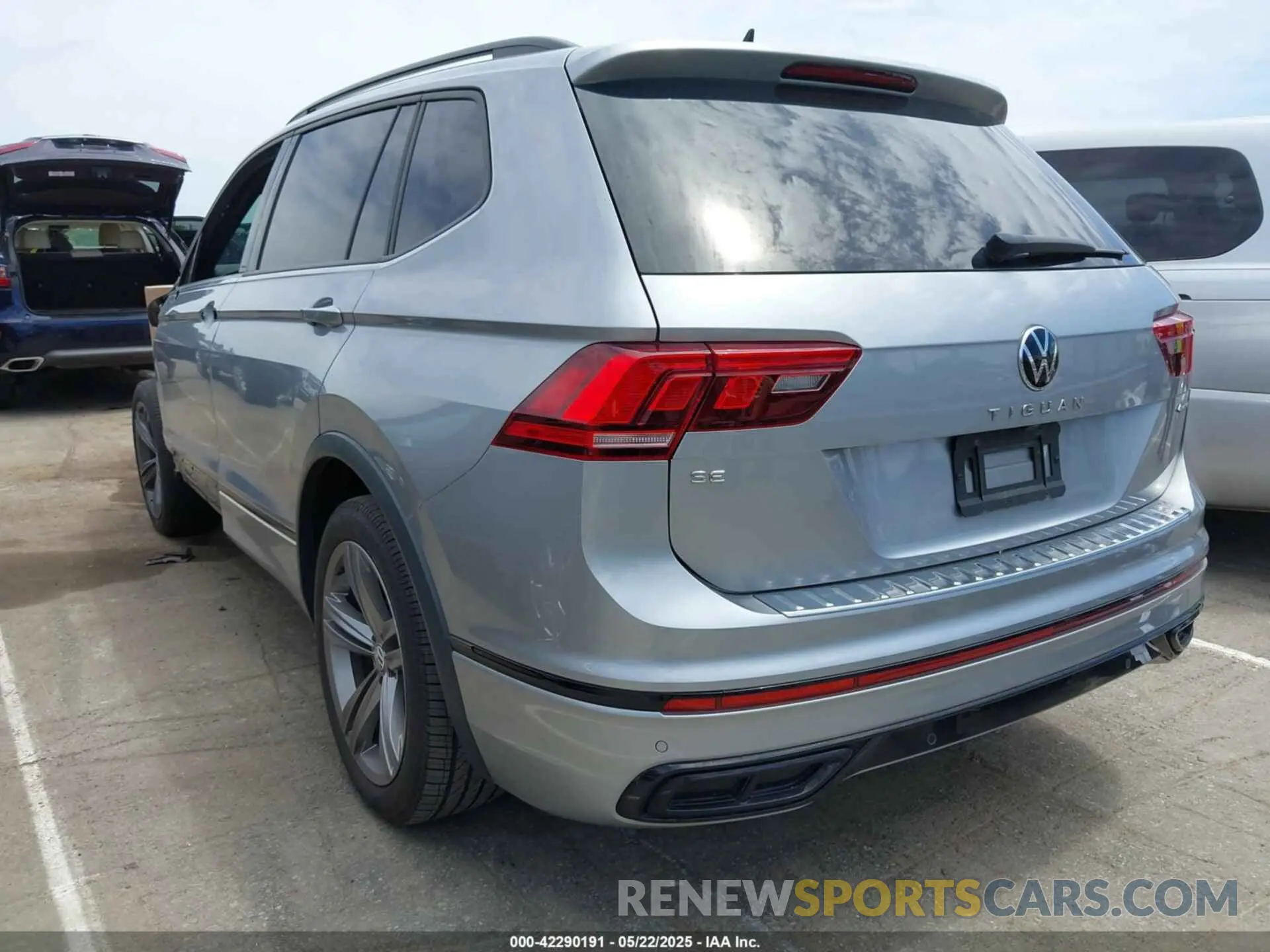 3 Photograph of a damaged car 3VV8B7AX9NM093043 VOLKSWAGEN TIGUAN 2022
