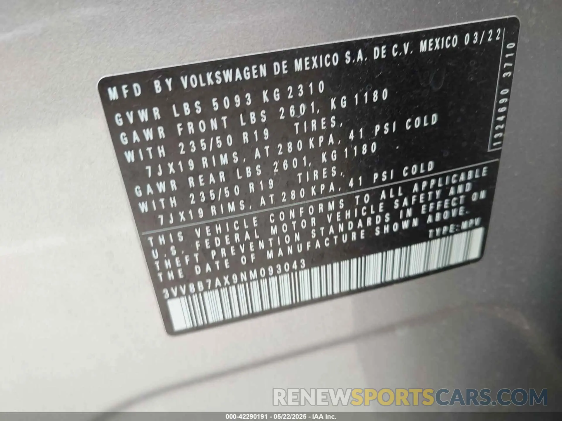 9 Photograph of a damaged car 3VV8B7AX9NM093043 VOLKSWAGEN TIGUAN 2022