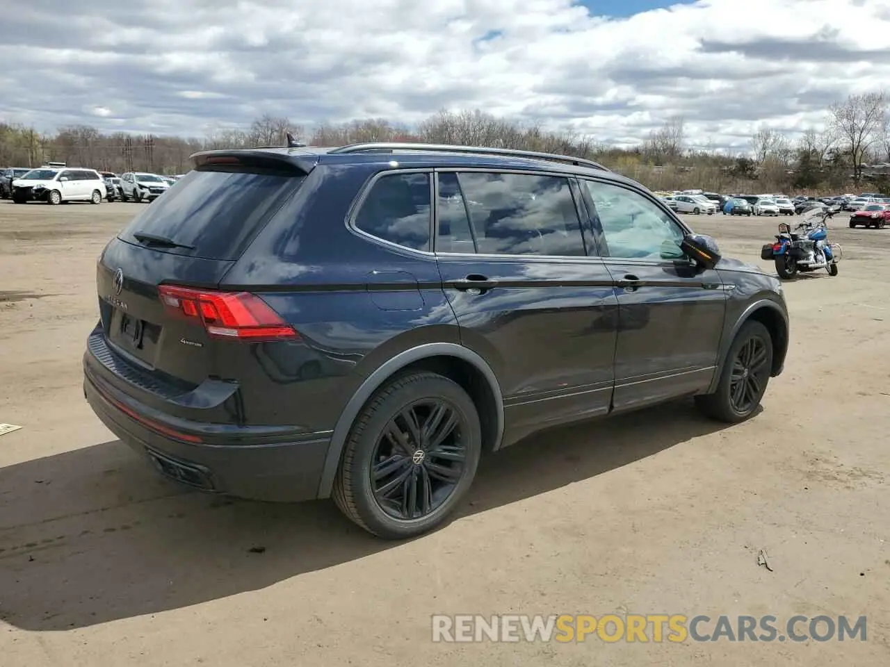 3 Photograph of a damaged car 3VV8B7AX9NM118989 VOLKSWAGEN TIGUAN 2022