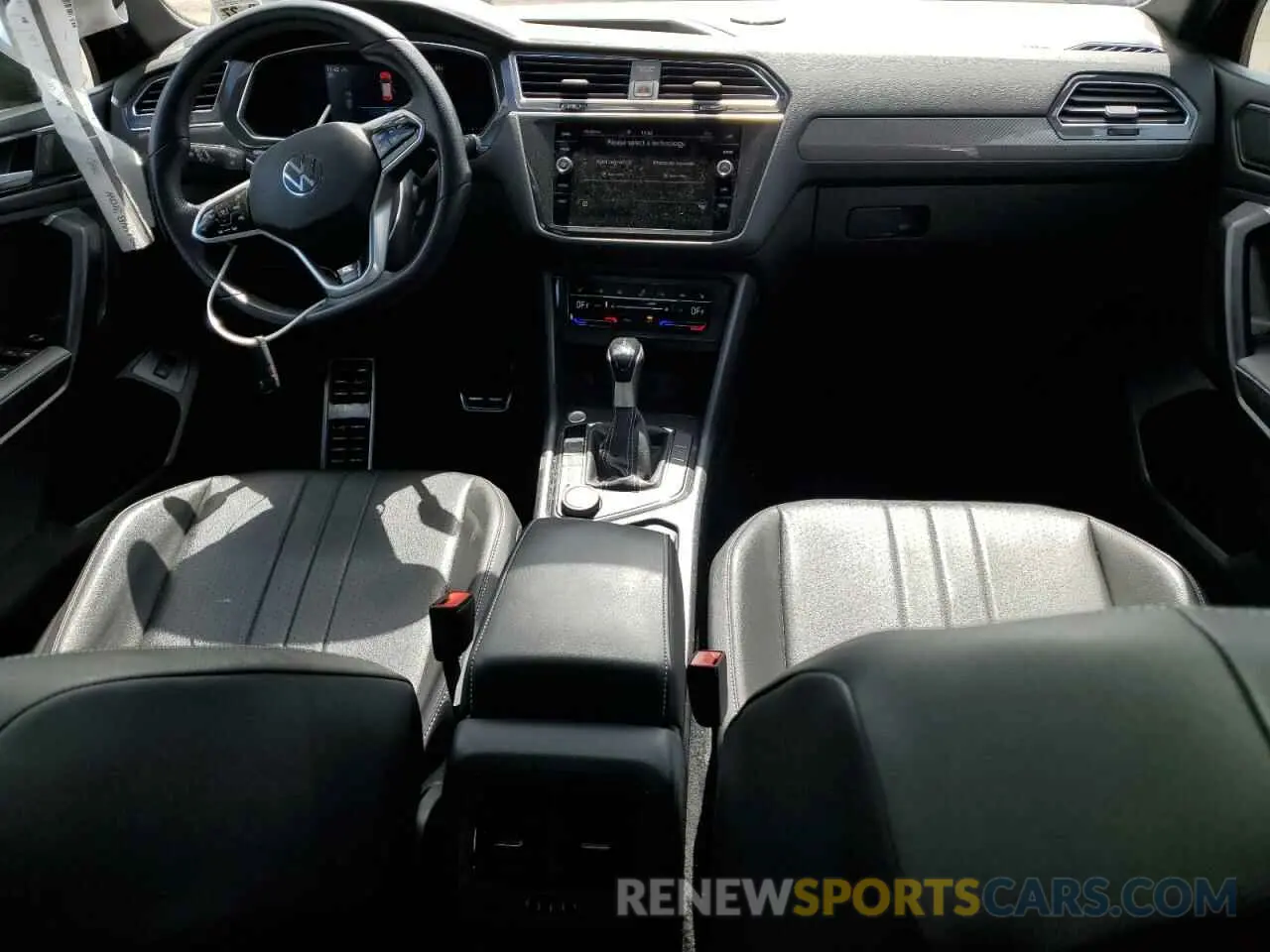 8 Photograph of a damaged car 3VV8B7AX9NM118989 VOLKSWAGEN TIGUAN 2022