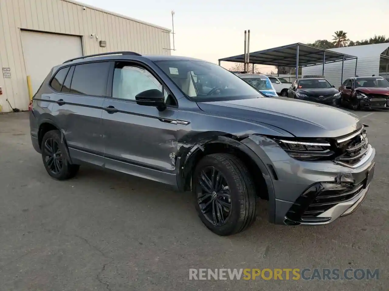 4 Photograph of a damaged car 3VV8B7AXXNM133016 VOLKSWAGEN TIGUAN 2022