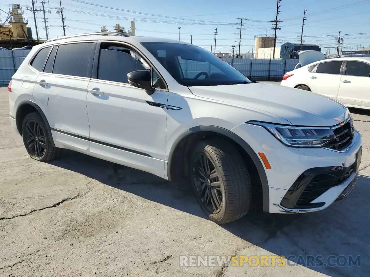 4 Photograph of a damaged car 3VVCB7AX0NM095371 VOLKSWAGEN TIGUAN 2022
