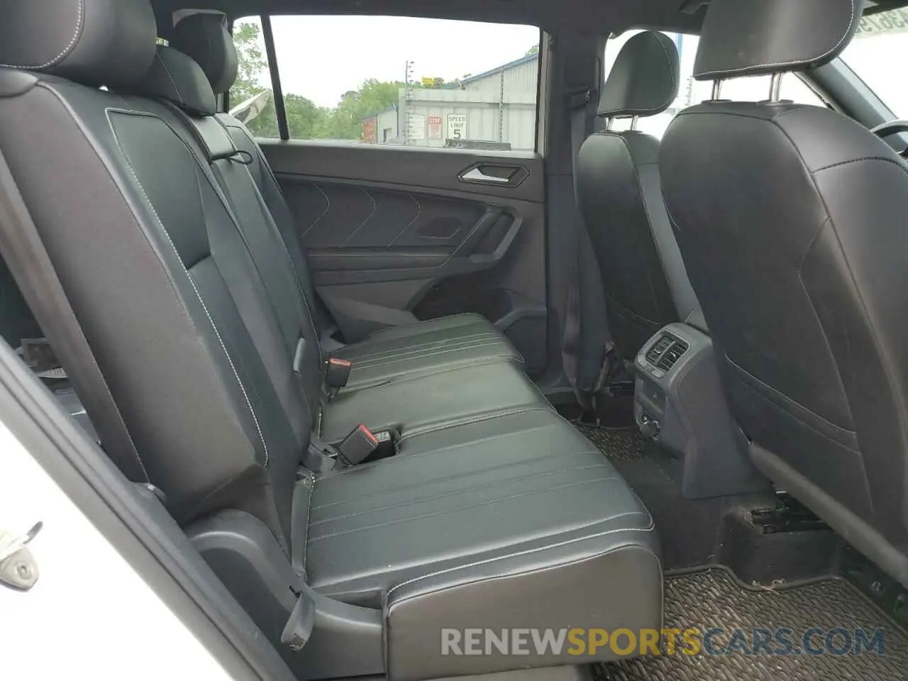 11 Photograph of a damaged car 3VVCB7AX0NM105476 VOLKSWAGEN TIGUAN 2022
