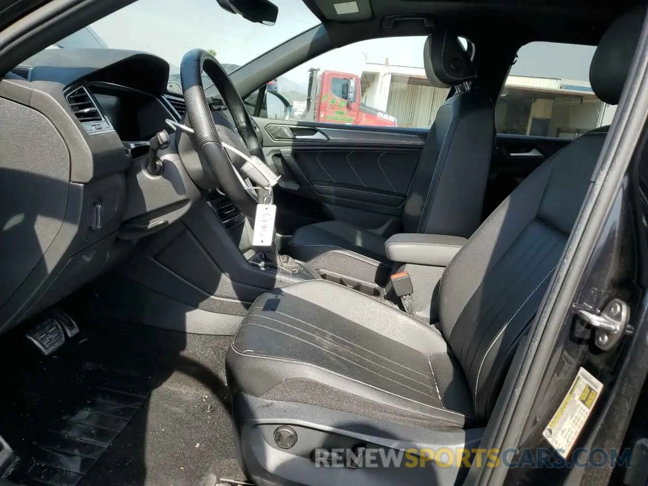 7 Photograph of a damaged car 3VVCB7AX0NM140986 VOLKSWAGEN TIGUAN 2022